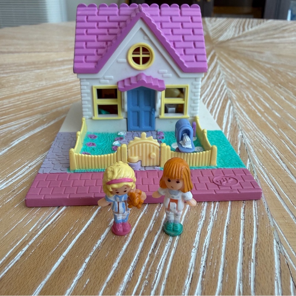 1993 COMPLETE Cozy Cottage Polly Pocket Bluebird